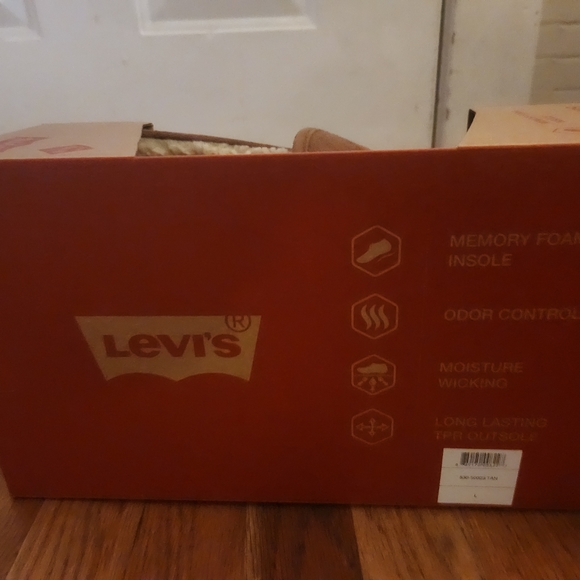 🔮 [3/$30] Levi's Slippers - Picture 8 of 9